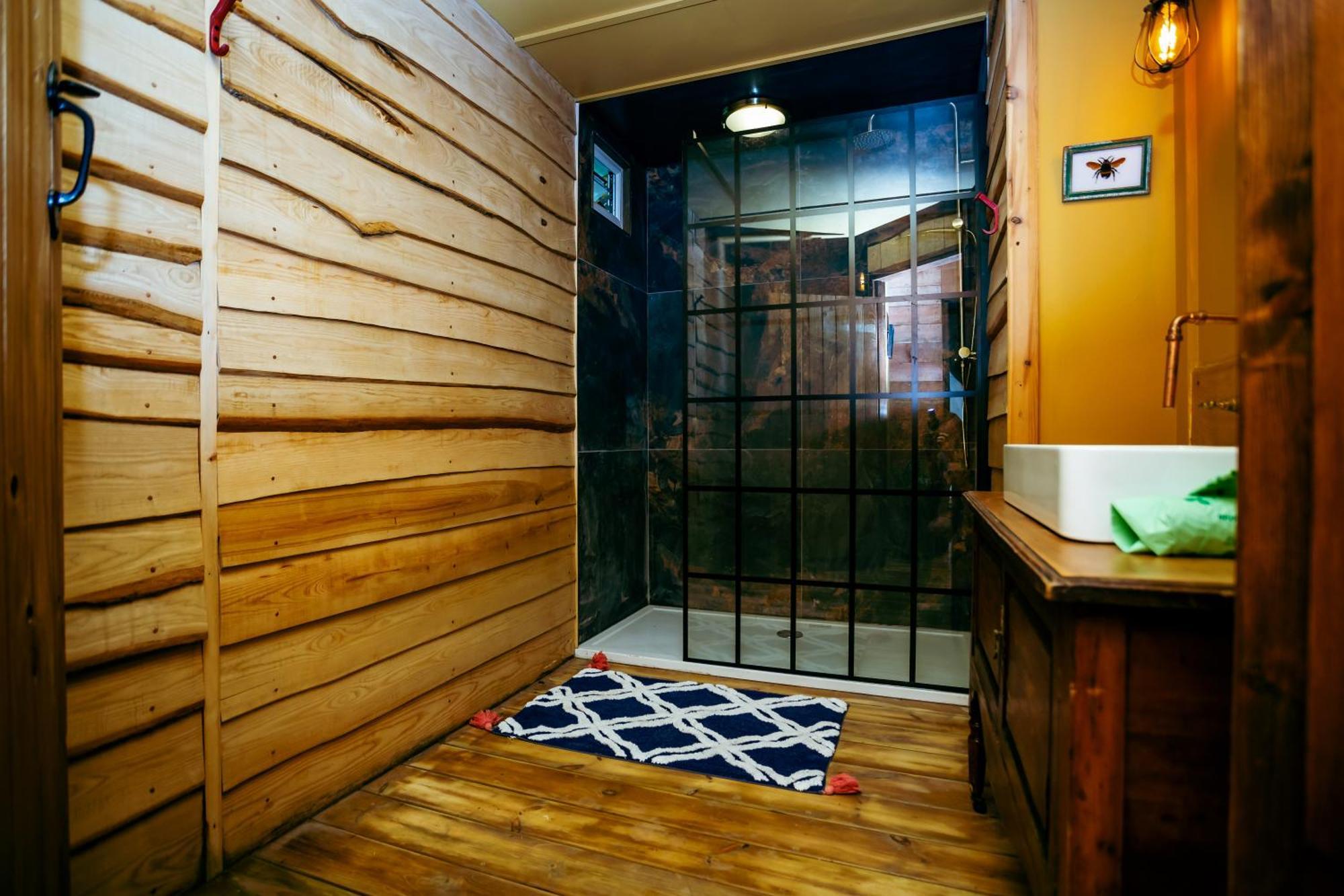 Luxury Glamping Retreat In Battle Villa Exterior photo